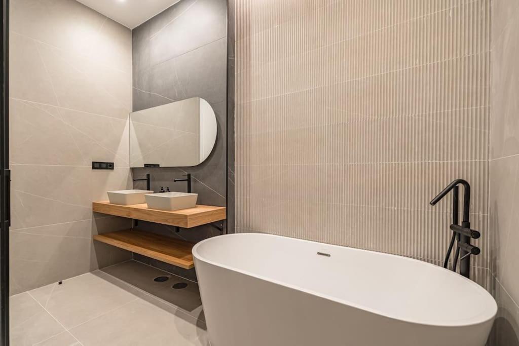Centro XIII Calle De La Paz 2Br 2Bh Madrid Luaran gambar